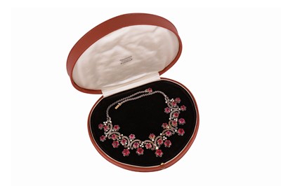 Lot 19 - A FRENCH PINK PASTE AND PEARL NECKLACE