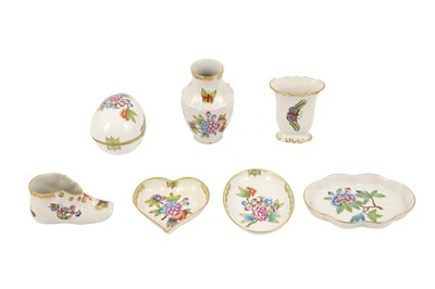 Lot 253 - A COLLECTION OF HEREND QUEEN VICTORIA PATTERN PORCELAIN ITEMS