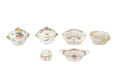 Lot 252 - A COLLECTION OF HEREND PORCELAIN ITEMS