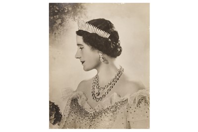 Lot 56 - QUEEN MOTHER AND PRINCESS MARGARET BY CECIL BEATON (1904-1980)