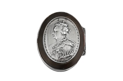 Lot 5 - A Queen Anne unmarked silver mounted tortoiseshell snuff box, probably circa 1702
