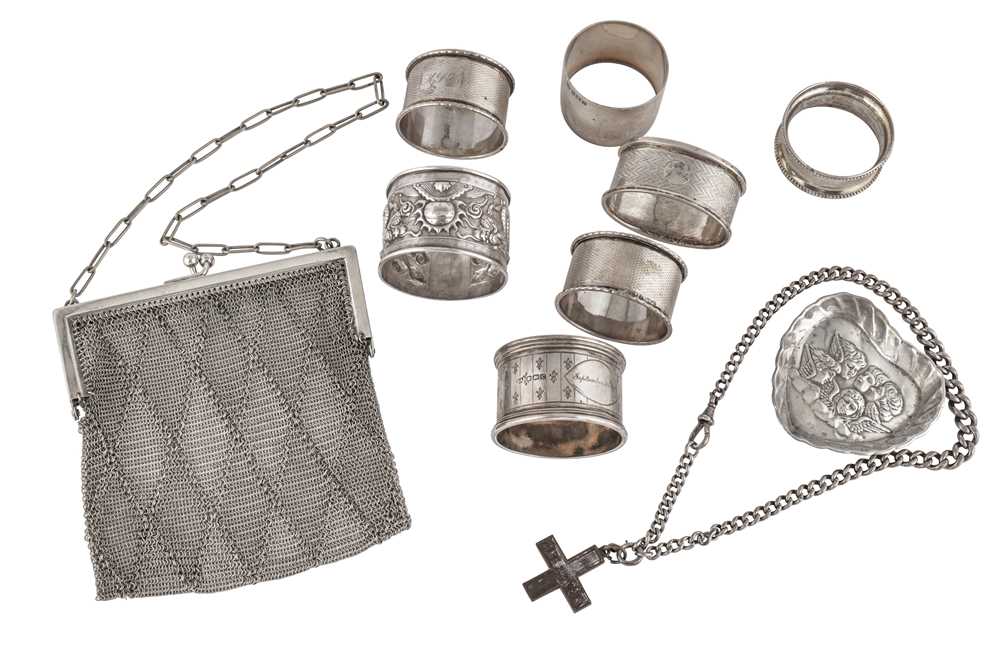 Lot 46 - A MIXED GROUP INCLUDING A CHINESE EXPORT SILVER NAPKIN RING, CANTON CIRCA 1920