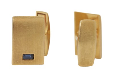 Lot 92 - A pair of sapphire cufflinks