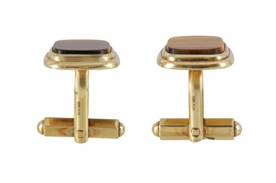 Lot 238 - A pair of tiger's eye cufflinks