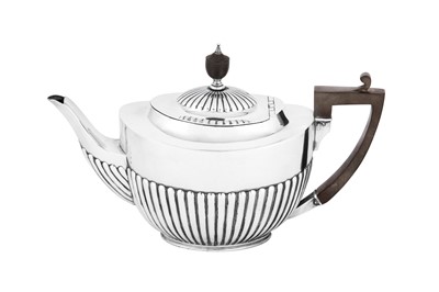 Lot 470 - A George V sterling silver teapot, London 1910 by William Hutton and Sons