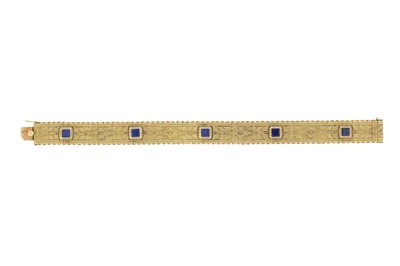 Lot 38 - A lapis lazuli bracelet
