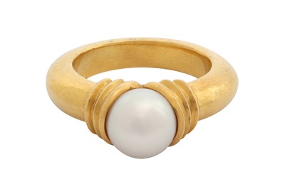Lot 126 - Lalaounis I A cultured pearl ring