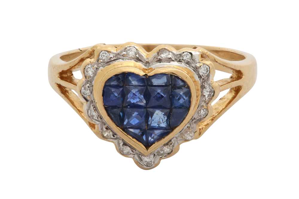 Lot 186 - A sapphire and diamond ring