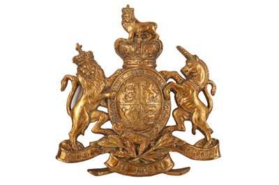 Lot 62 - LARGE GILT COAT OF ARMS OF THE UNITED KINGDOM