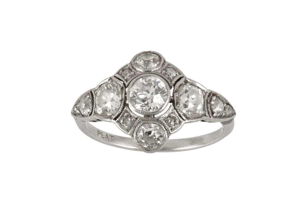 Lot 55 - An Art Deco diamond ring