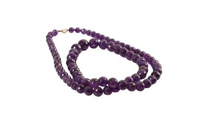 Lot 222 - An amethyst bead necklace