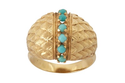 Lot 218 - A turquoise bombé ring