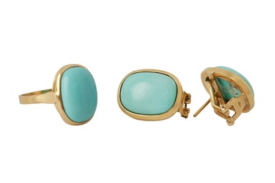 Lot 210 - A turquoise ring and earring suite