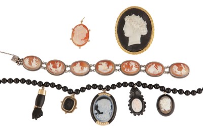 Lot 47 - A GROUP OF CAMEO JEWELLERY