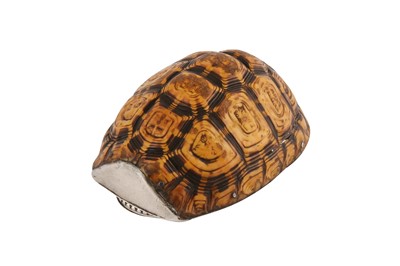 Lot 6 - A George III provincial sterling silver mounted terrapin or star tortoise shell snuff box, Newcastle circa 1810 by Dorothy Langlands (active 1804-14)