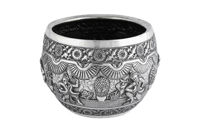 Lot 115 - A late 19th / early 20th century Anglo - Indian unmarked silver bowl, Poona circa 1900