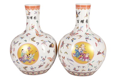 Lot 410 - A PAIR OF LARGE CONTEMPORARY CHINESE VASES