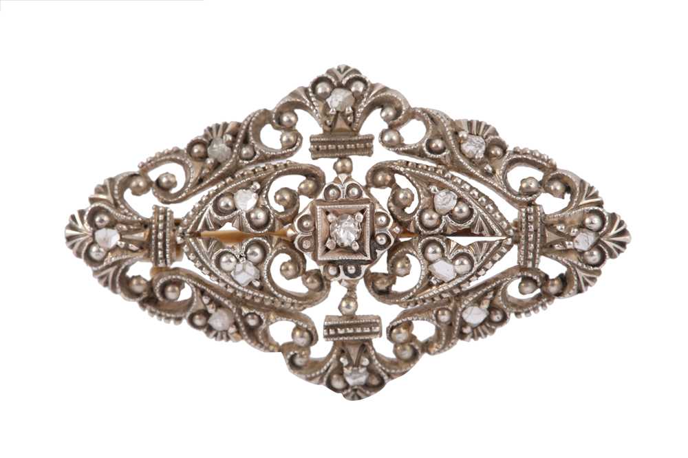 Lot 54 - A diamond brooch