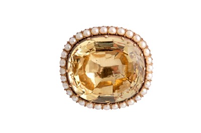 Lot 15 - A citrine and seed pearl brooch