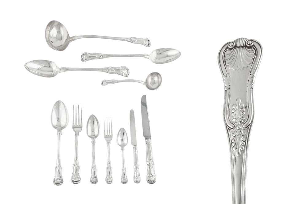 Lot 369 - An assembled George III to George IV sterling silver table service of flatware / canteen, London circa 1817- 29 various date and makers