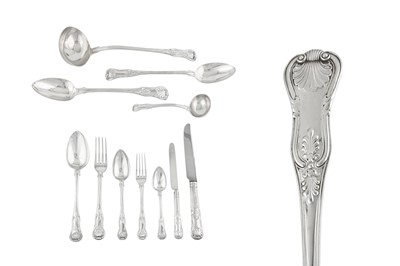 Lot 369 - An assembled George III to George IV sterling silver table service of flatware / canteen, London circa 1817- 29 various date and makers