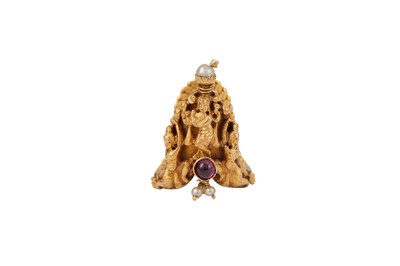 Lot 236 - A VANKI RING