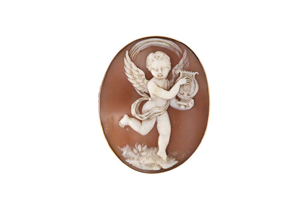 Lot 229 - A SHELL CAMEO BROOCH