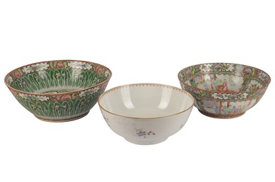 Lot 404 - THREE CHINESE CANTON PORCELAIN BOWLS, 19TH CENTURY AND LATER