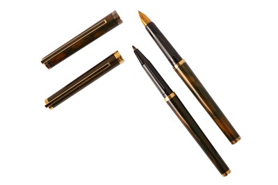 Lot 253 - A FRENCH S.T. DUPONT LAQUE DE CHINE FOUNTAIN PEN AND BALLPOINT PEN