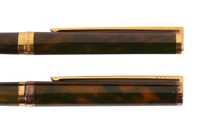 Lot 114 - A FRENCH S.T. DUPONT LAQUE DE CHINE FOUNTAIN PEN AND BALLPOINT PEN