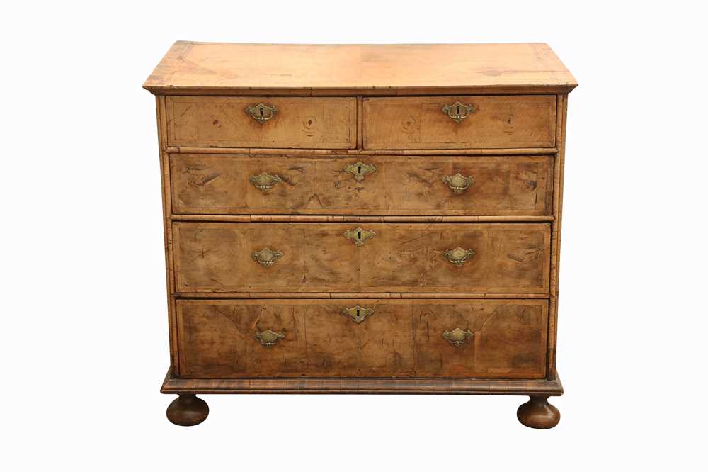 Lot 20 - A GEORGE I WALNUT AND FEATHERBANDED CHEST OF DRAWERS