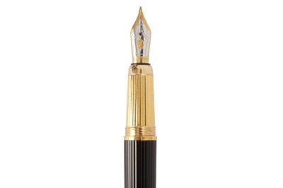 Lot 275 - A FRENCH LOUIS CARTIER 'STYLO PLUME M' FOUNTAIN PEN