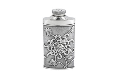 Lot 209 - An early 20th century Chinese Export silver powder bottle, Shanghai circa 1920 retailed by Luen Wo