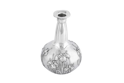 Lot 246 - A late 20th century American silver vase, New York circa 1990 by Galmer Ltd (est. 1981)