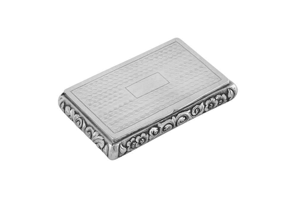 Lot 195 - An early 19th century Chinese Export silver snuff box, Canton circa 1830 mark of Yat Shing