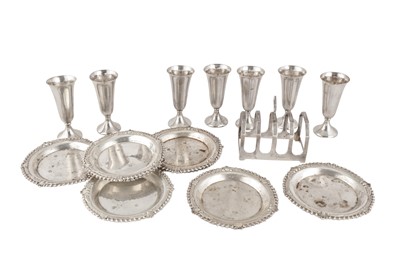 Lot 95 - A MIXED GROUP INCLUDING SIX ELIZABETH II STERLING SILVER COASTERS, BIRMINGHAM 1975 BY JG AND CO