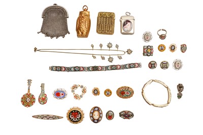 Lot 819 - A GROUP OF VARIOUS ITEMS