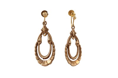 Lot 210 - A PAIR OF PENDENT GOLD EARRINGS