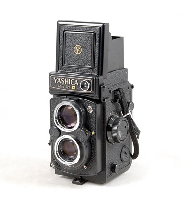 Lot 267 - A Good Yashica 124G 120 TLR.