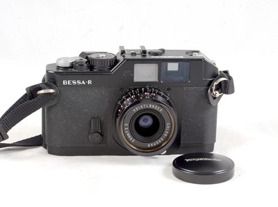 Lot 423 - Black Voigtlander Bessa-R with 28mm Color-Skopar Lens.