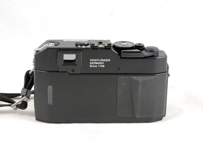 Lot 424 - Black Voigtlander Bessa-R2 with 50mm Color-Skopar Lens.