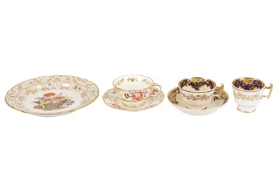 Lot 140 - A SMALL COLLECTION OF COALPORT PORCELAIN, MID 19TH CENTURY