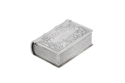 Lot 201 - A mid-19th century Chinese Export silver snuff box, Canton circa 1860 retailed by Mun Kee