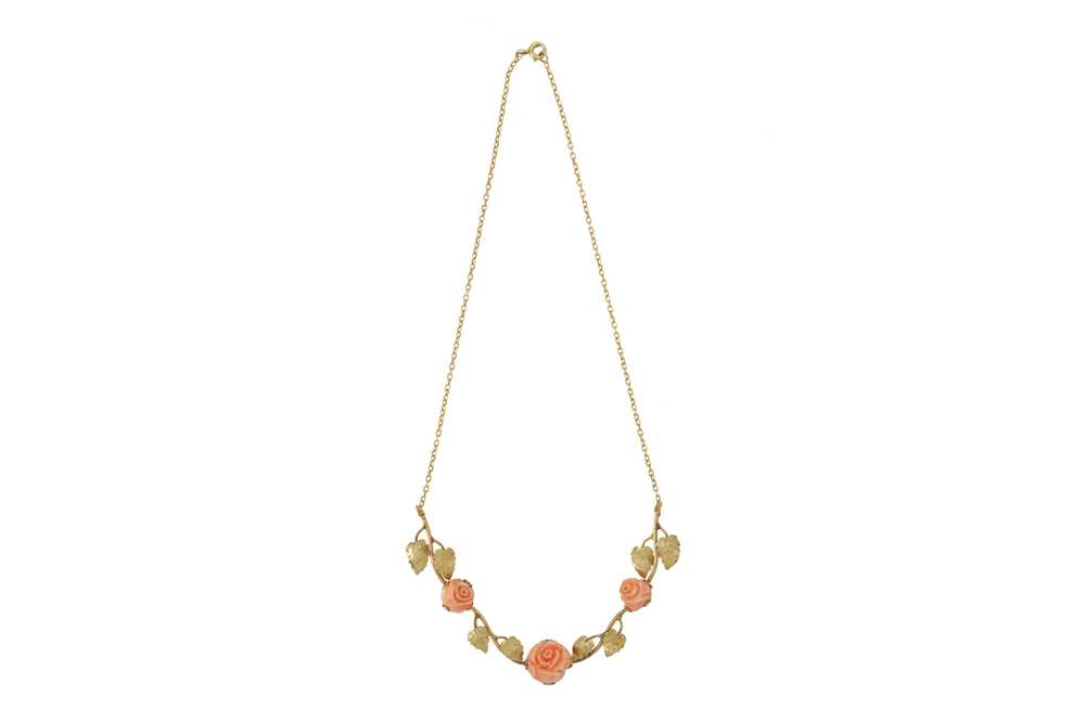 Lot 199 - λ A coral necklace