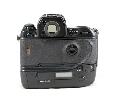 Lot 372 - Nikon F5 AF Film Camera & Tokina 28-70mm f2.8 Zoom Lens.