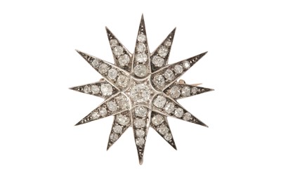Lot 52 - A diamond star brooch