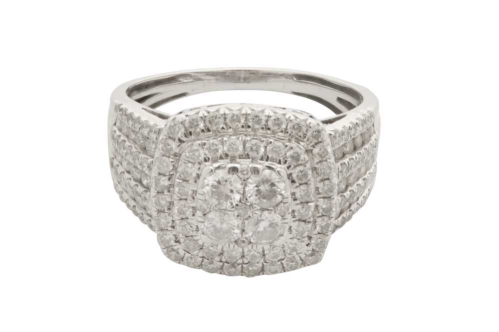 Lot 143 - A diamond cluster ring