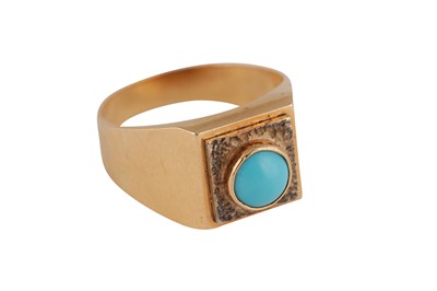 Lot 79 - A TURQUOISE RING