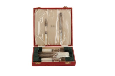 Lot 66 - A CASED SET OF EDWARDIAN STERLING SILVER AND MOTHER OF PEARL FRUIT EATERS, LONDON 1903/04 BY WILLIAM HUTTON AND SONS