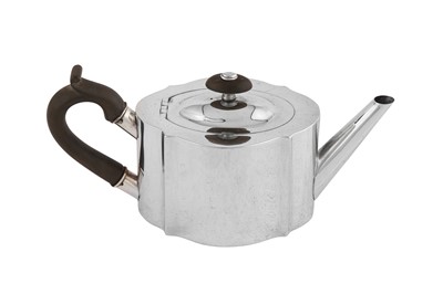 Lot 493 - An Edwardian sterling silver bachelor teapot, Birmingham 1909 by William Bruford & Son